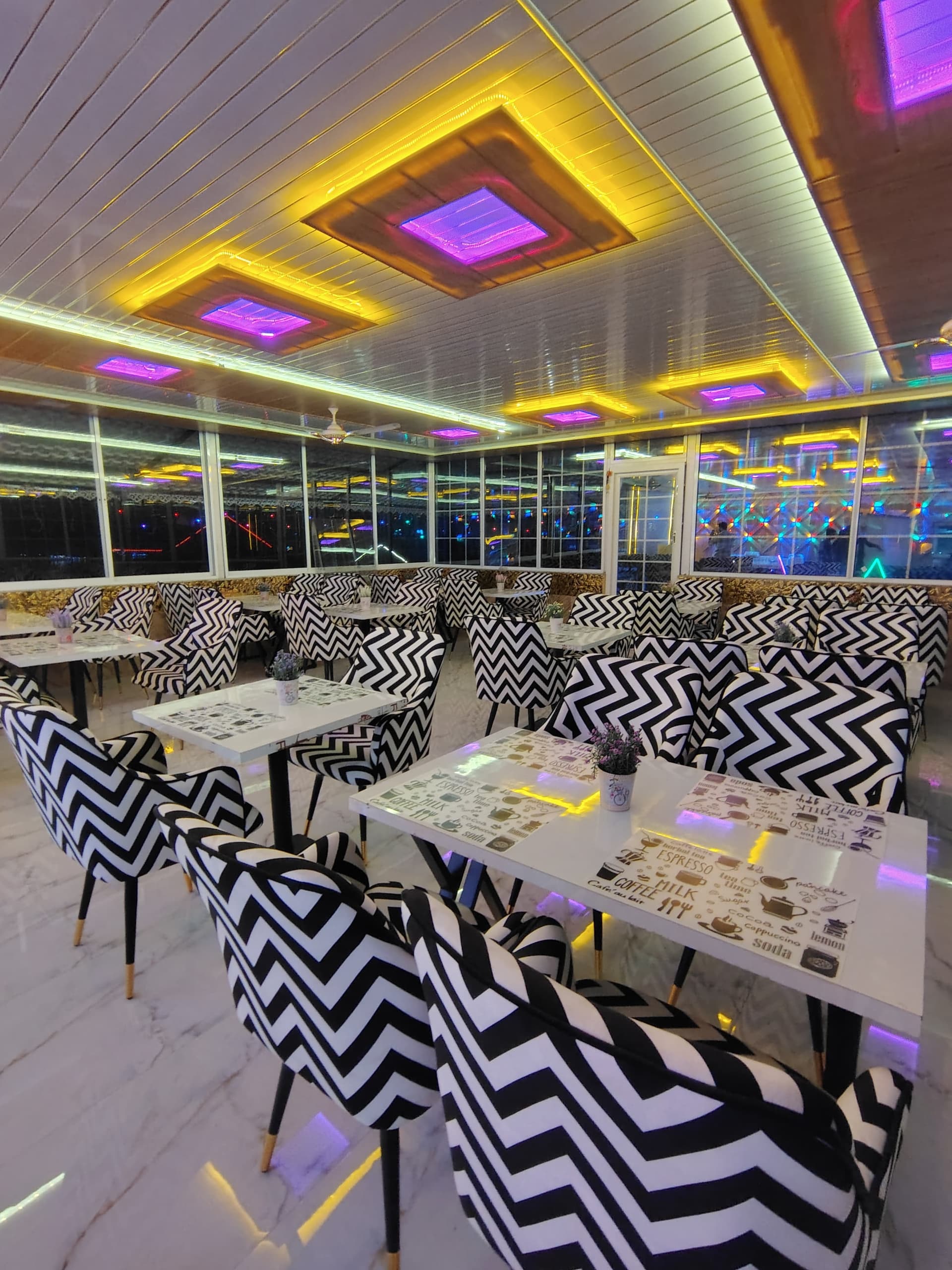 Lakeside Dining